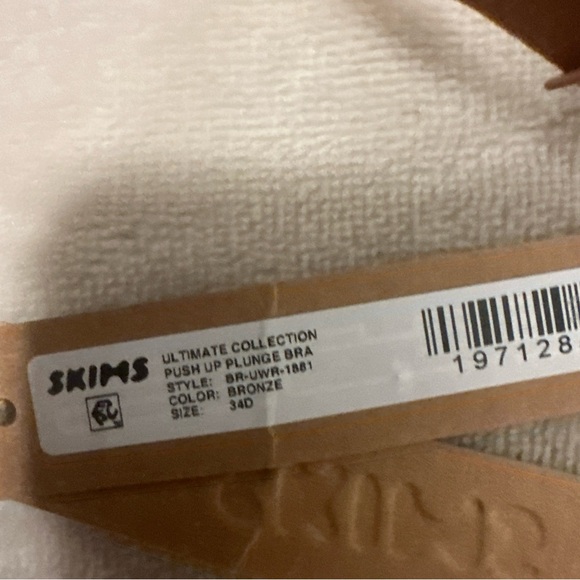 SKIMS Rust Bra - Picture 3 of 5